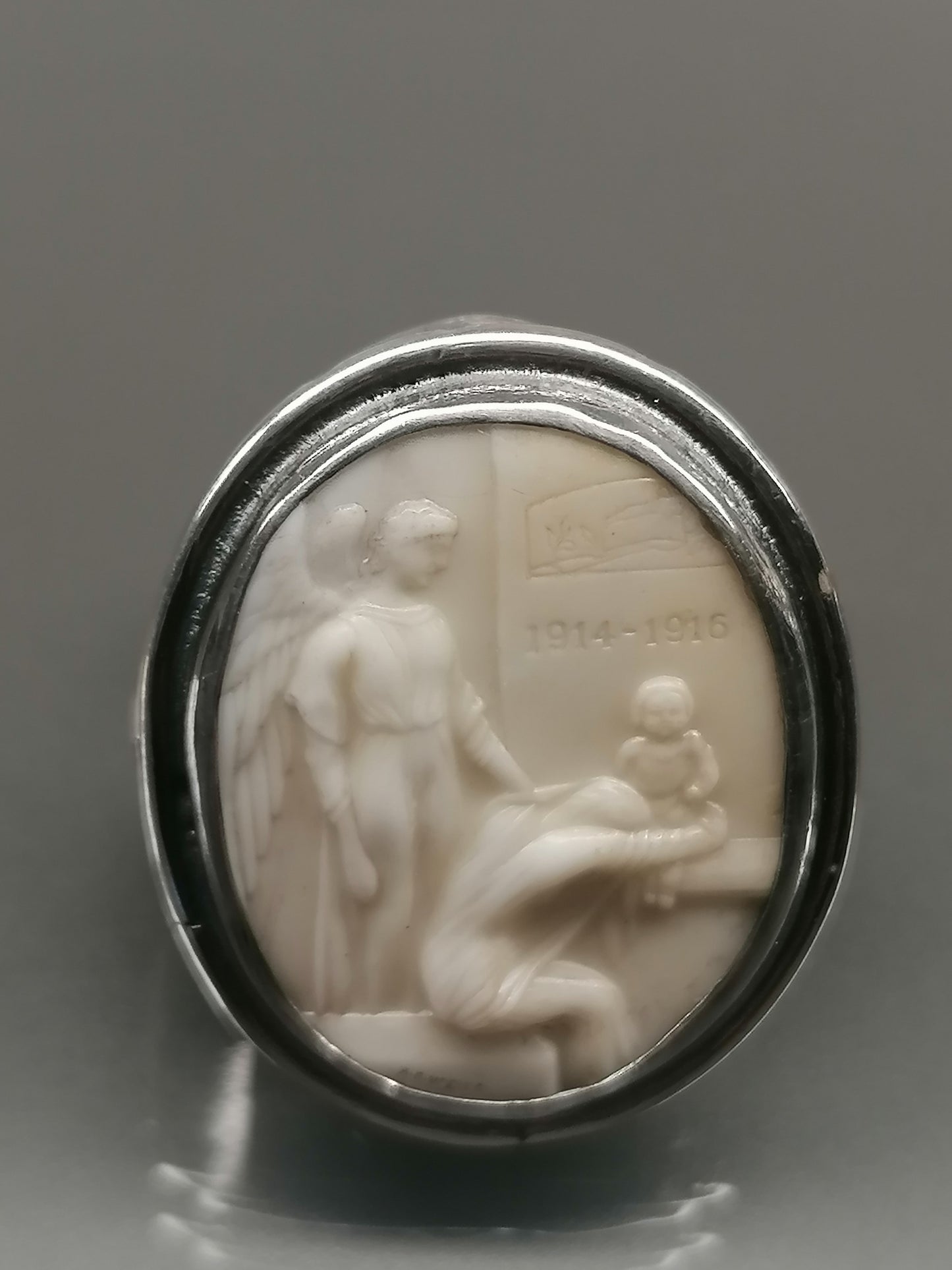 Ein Ring im antiken Stil