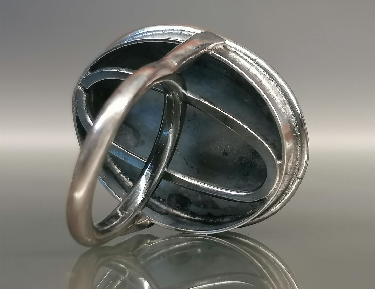 Ein Ring im antiken Stil