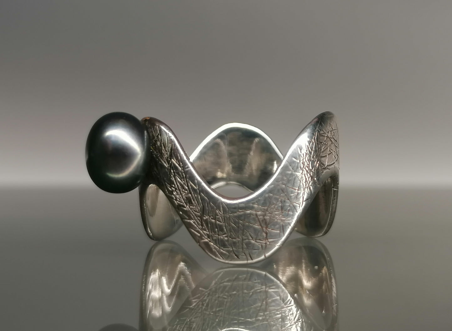 Wunderschöner Ring mit einer Perle