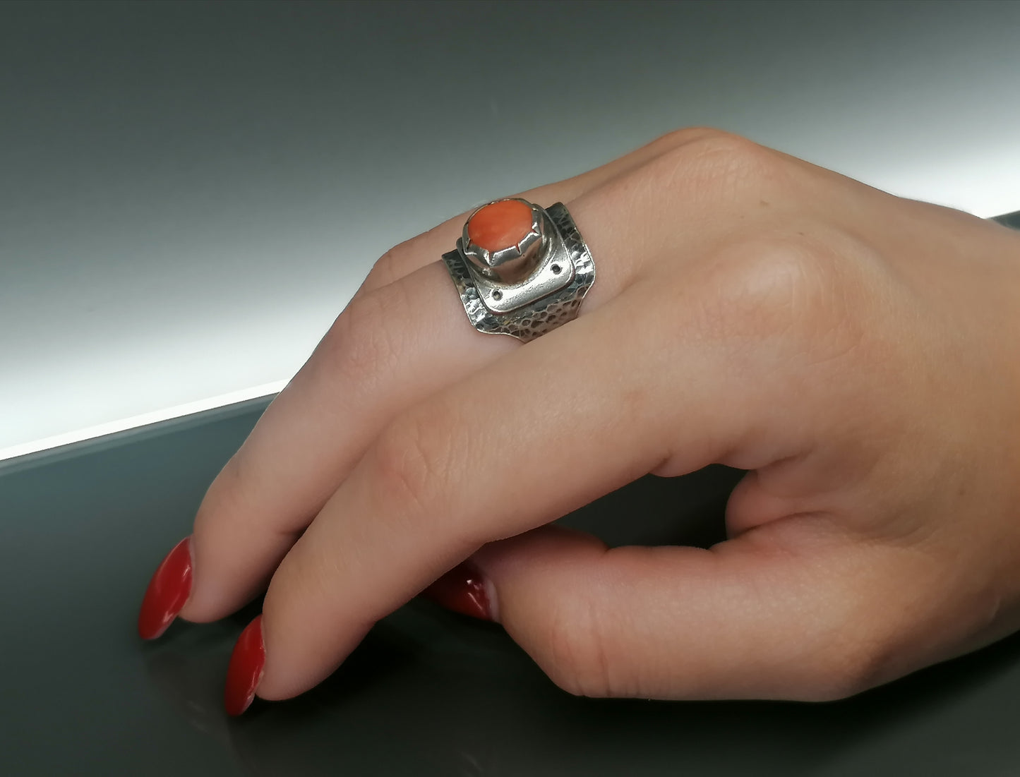 Wunderschöner Ring mit natürlicher Koralle