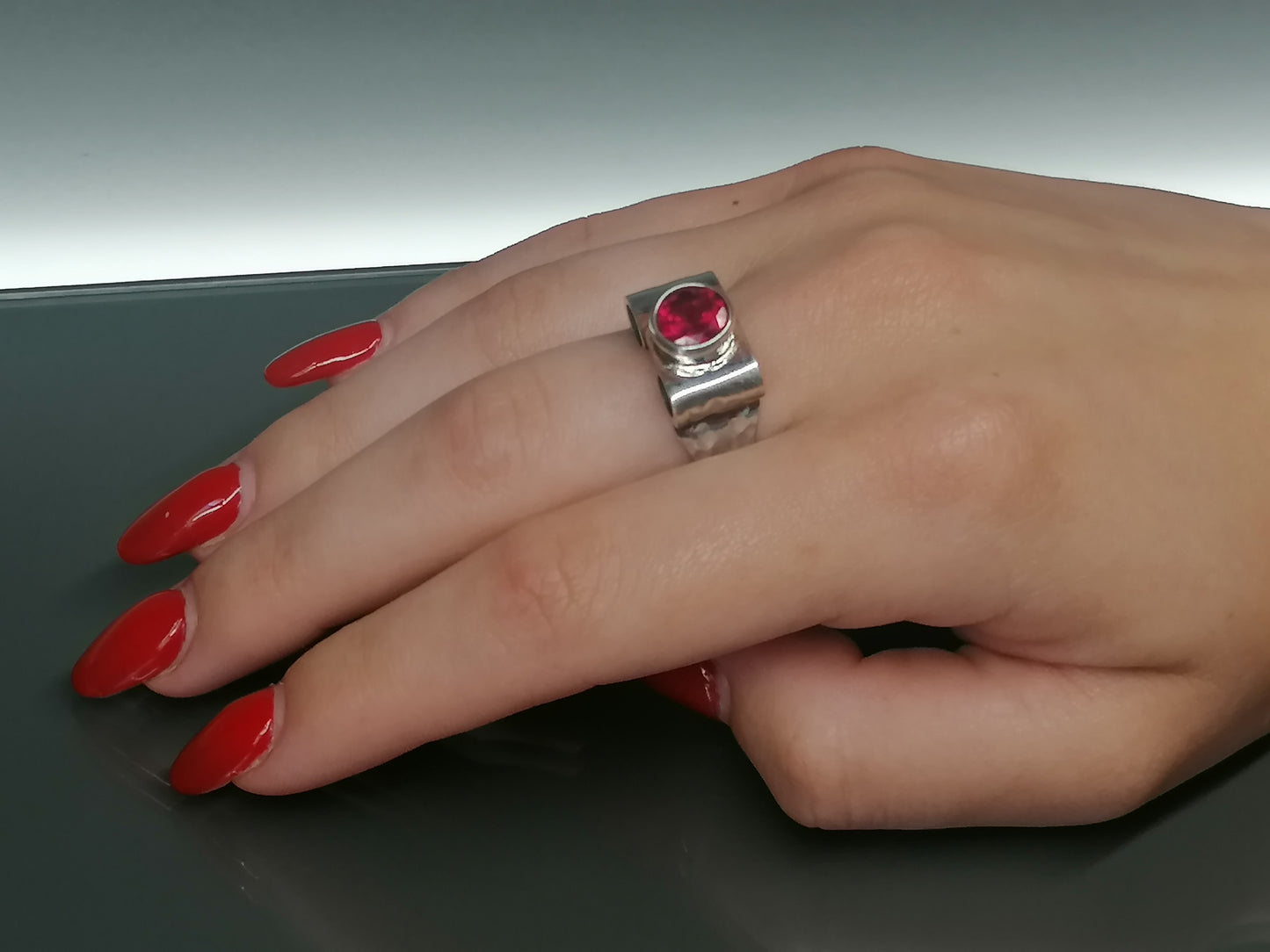 Ein bezaubernder Ring mit Zirkonia