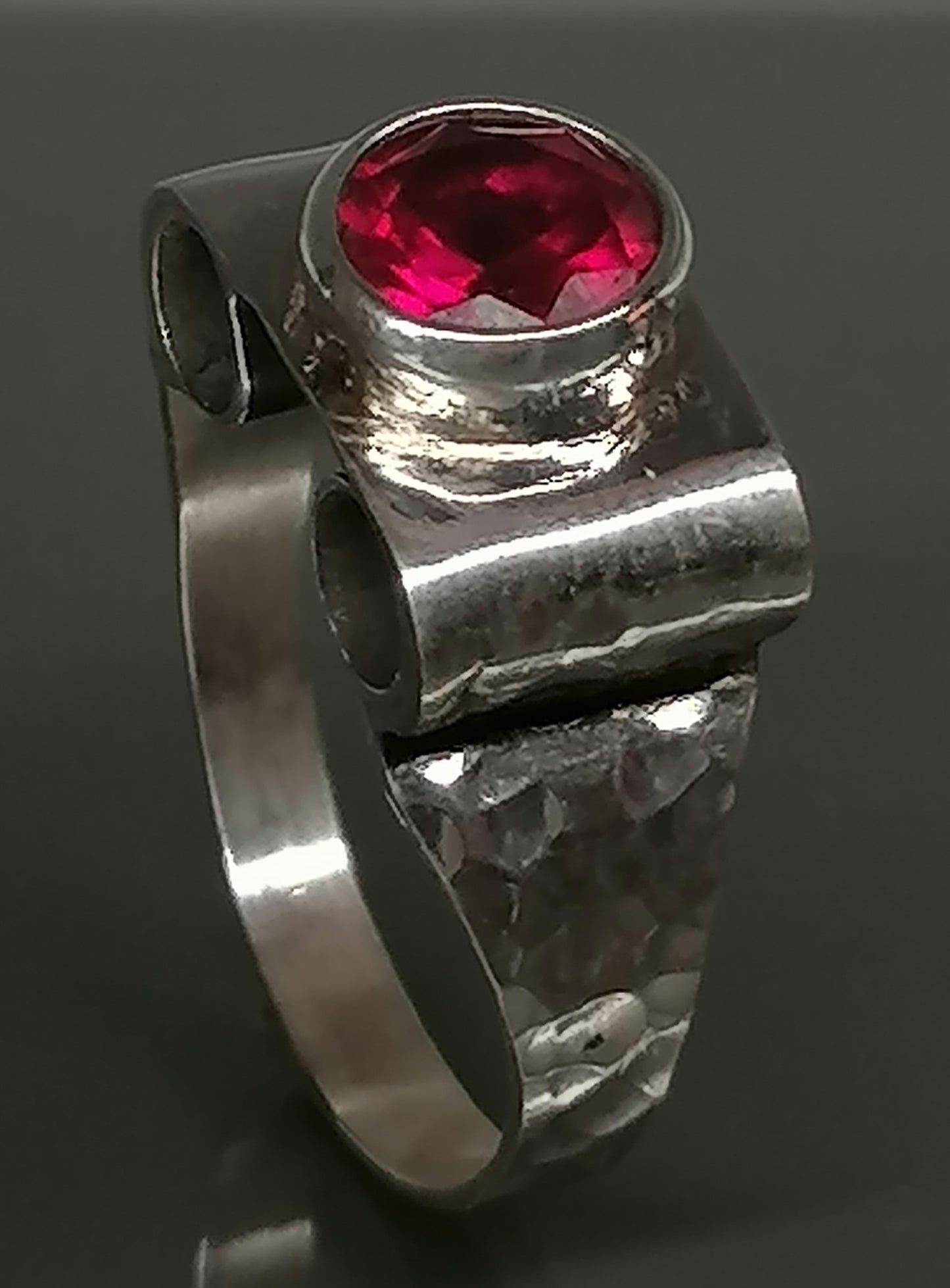 Ein bezaubernder Ring mit Zirkonia