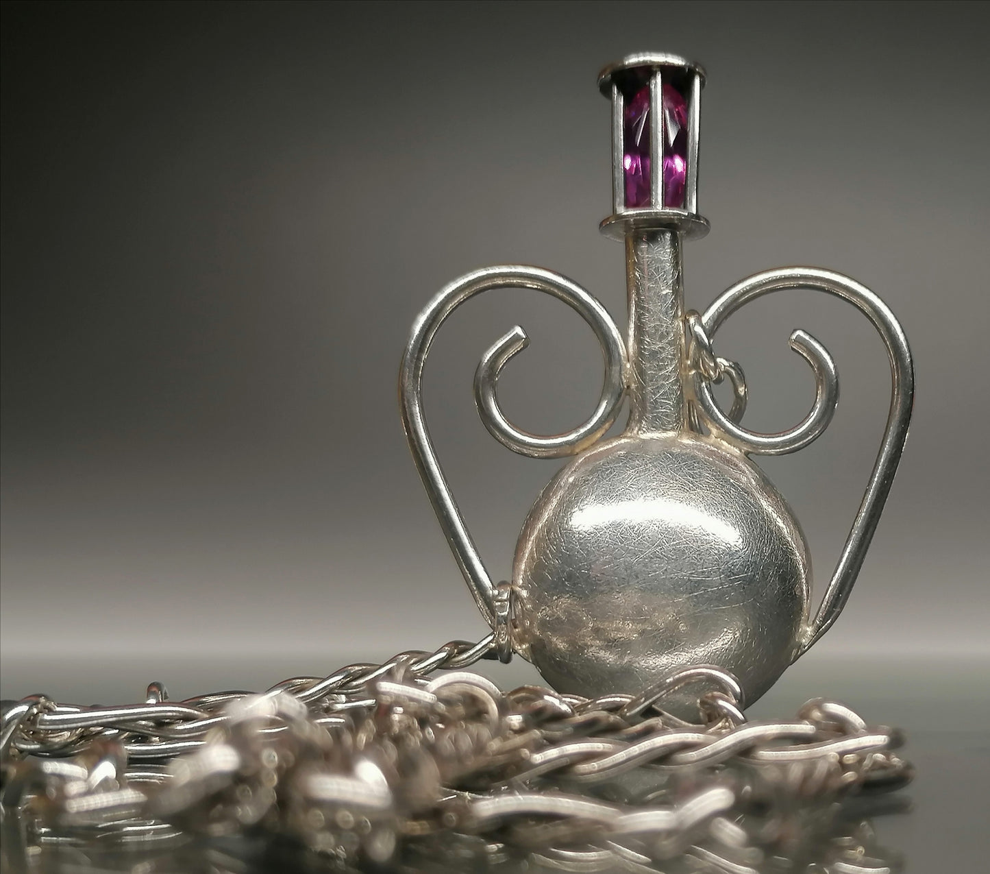 A charming perfume bottle/flacon with zircon