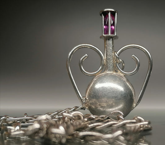 A charming perfume bottle/flacon with zircon