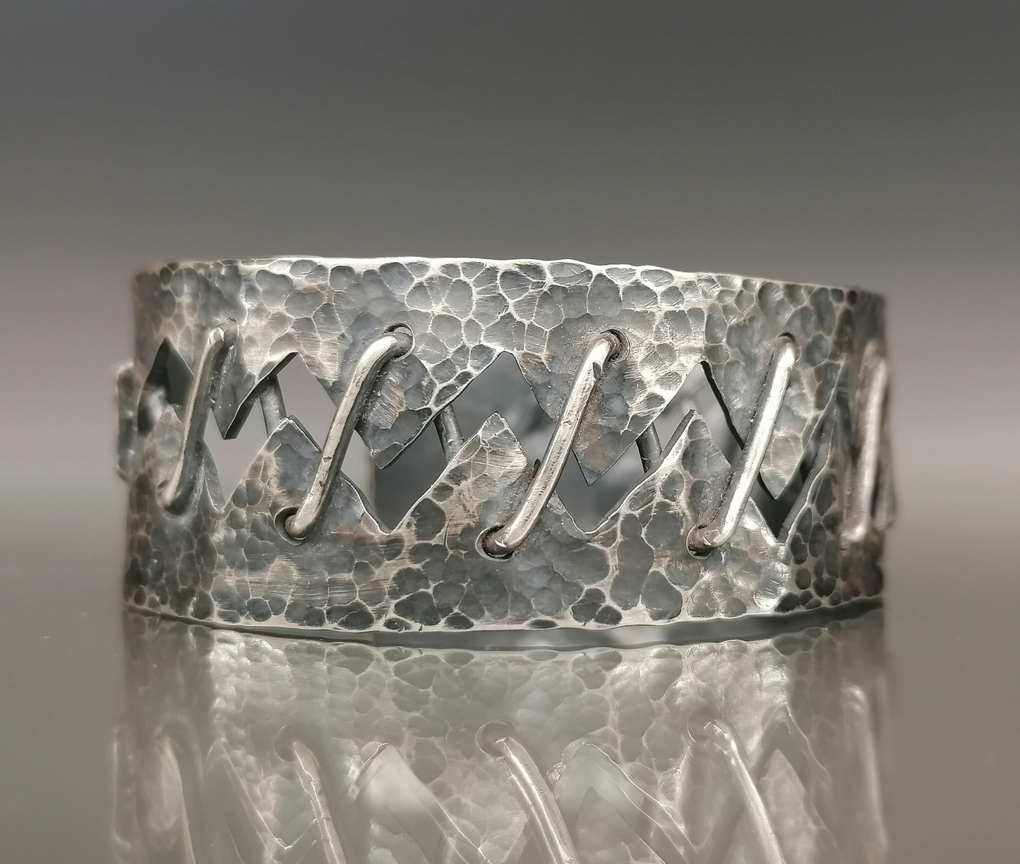 Ein atemberaubendes Silberarmband