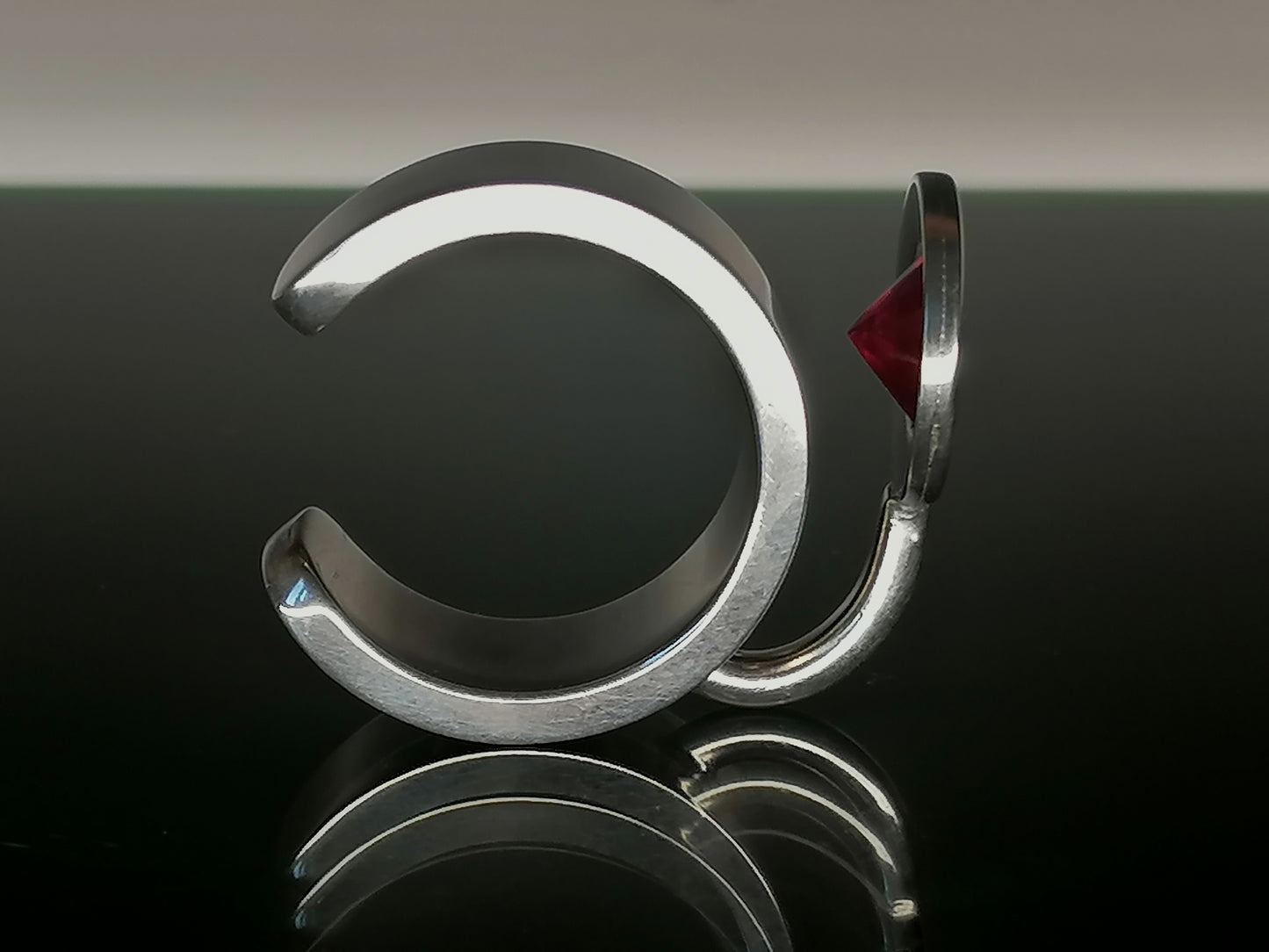 Futuristic ruby ​​ring