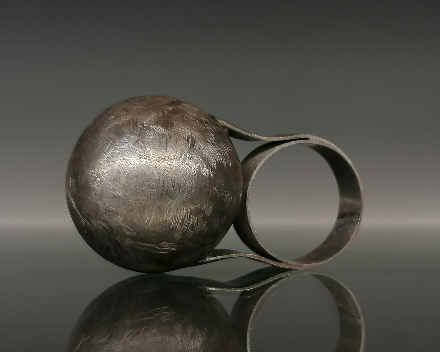 Large ball ring 