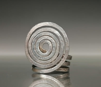 Attractive handcrafted spiral ring 