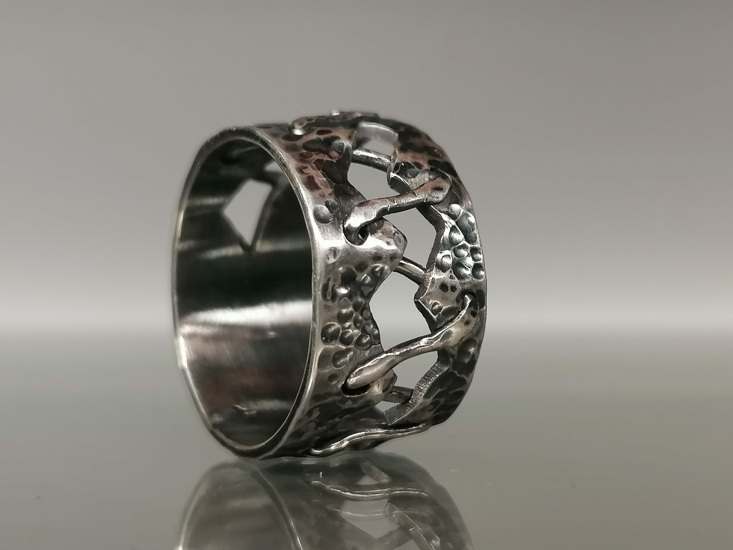 Innovative silver wedding ring 