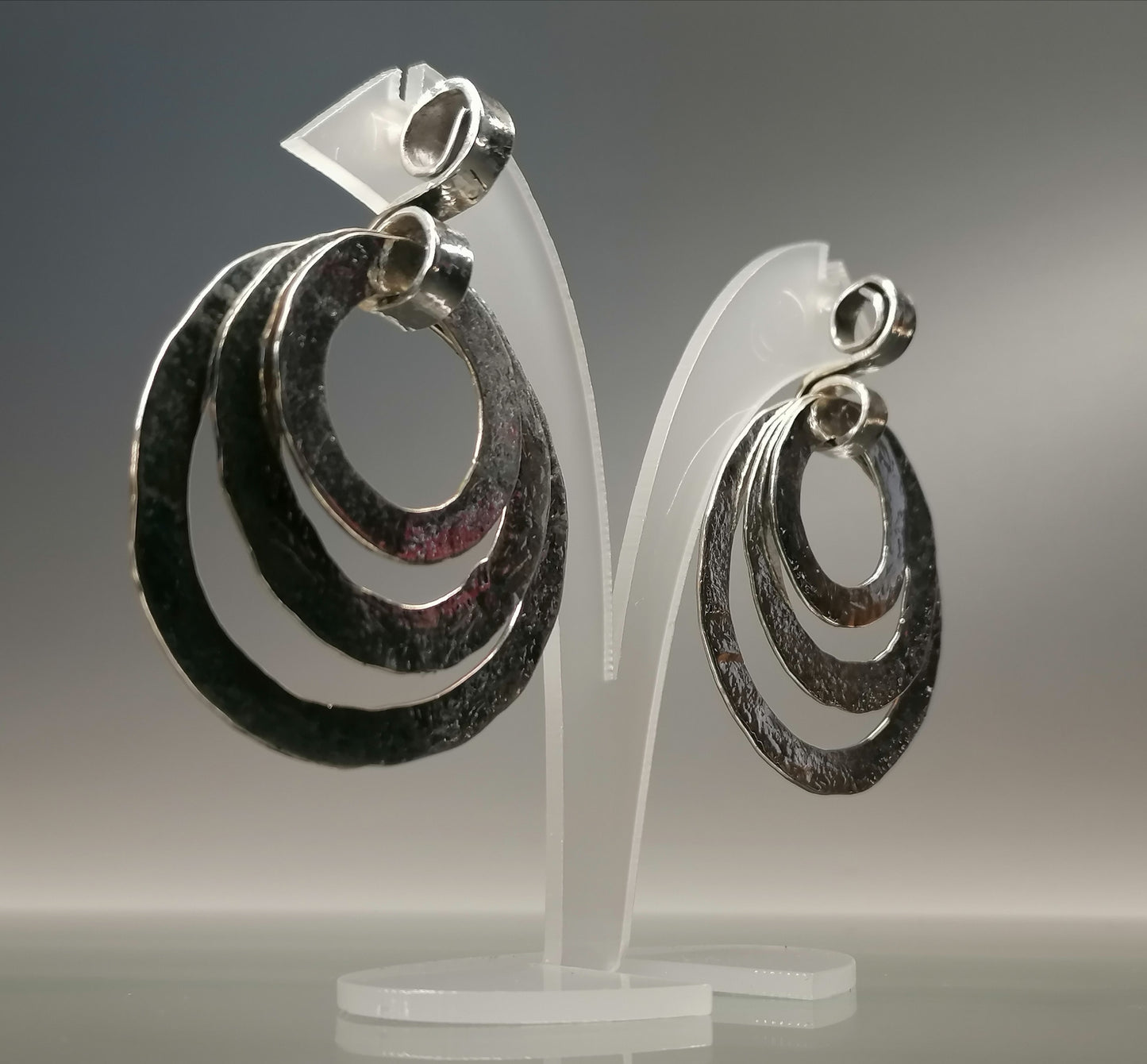 Elegant silver hoop earrings 