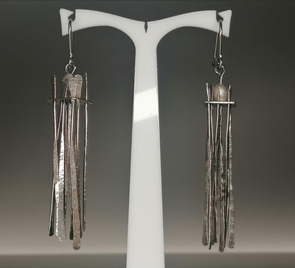 Silver earrings with a pearl 