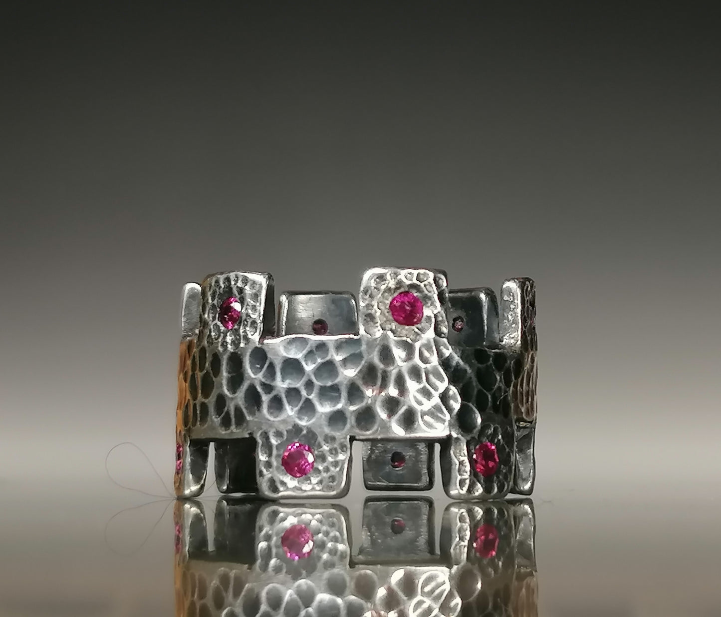 Sophisticated wedding ring with zircons 