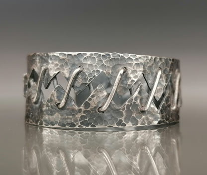 A stunning silver bracelet 