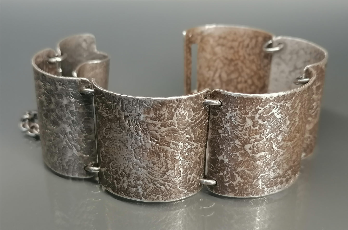 Stylish silver bracelet 