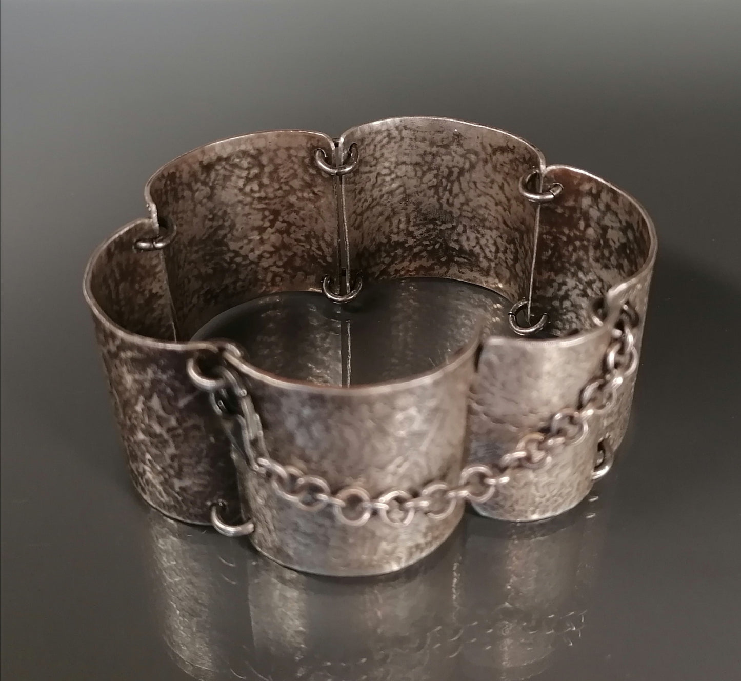 Stylish silver bracelet 