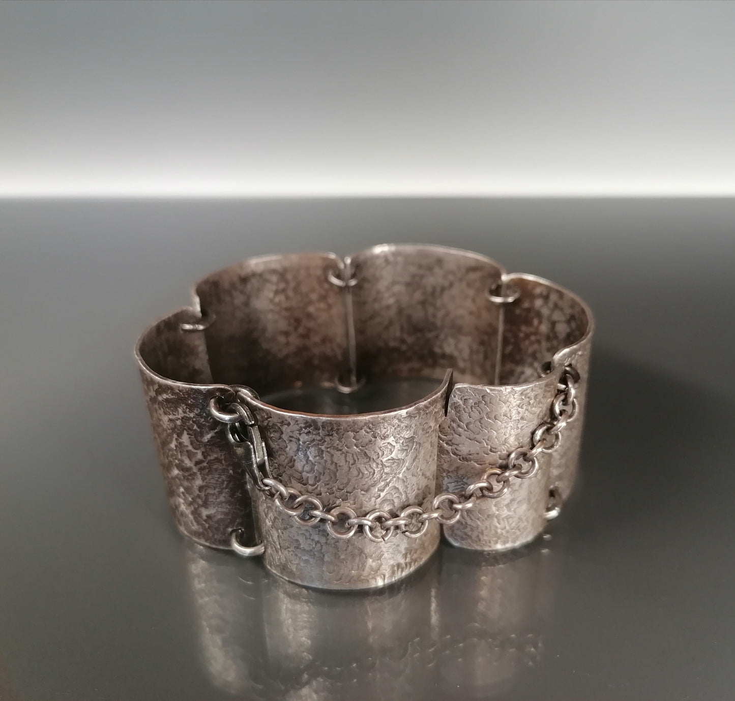 Stylish silver bracelet 