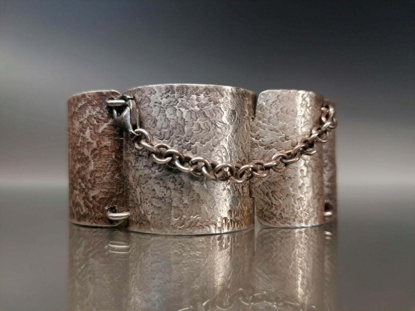 Stylish silver bracelet 