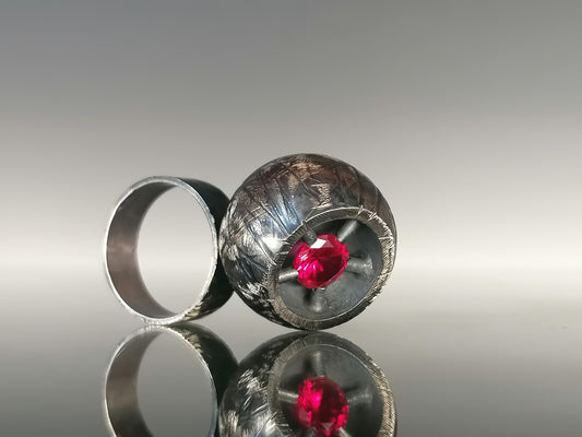 Artistic silver ball ring 