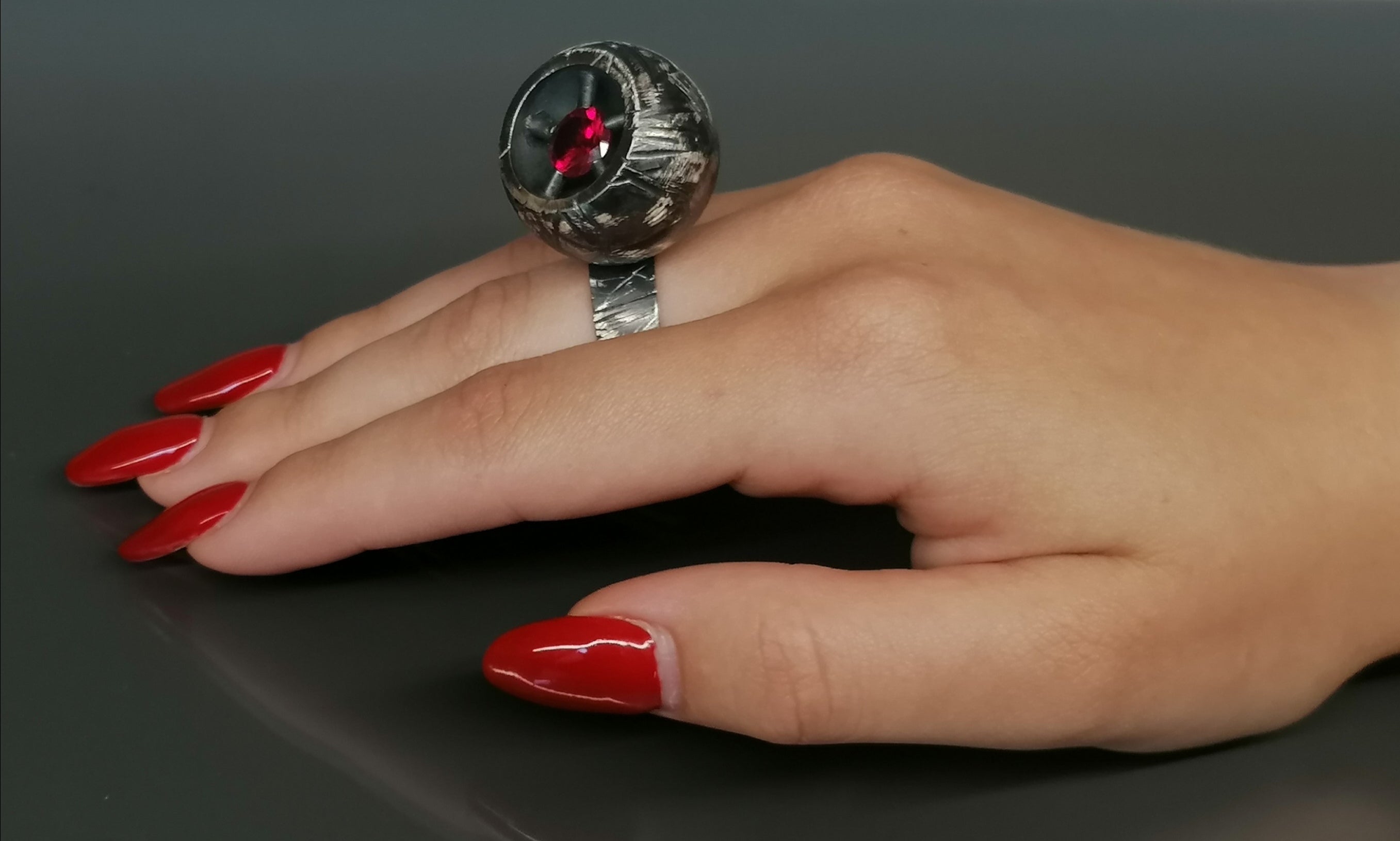 Pierścień srebro " OBSERWATOR"