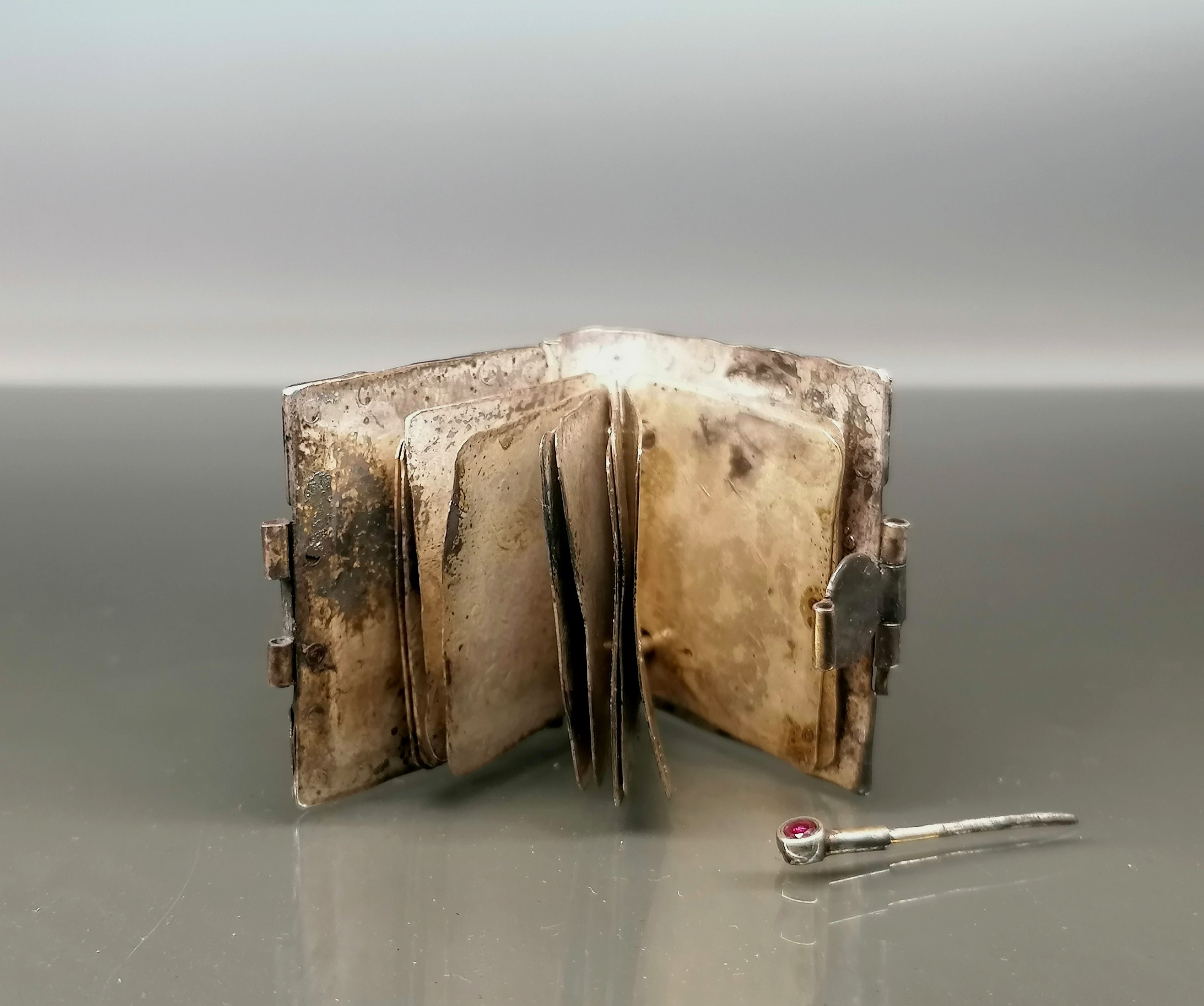 Naszyjnik srebro " KSIĄŻECZKA"