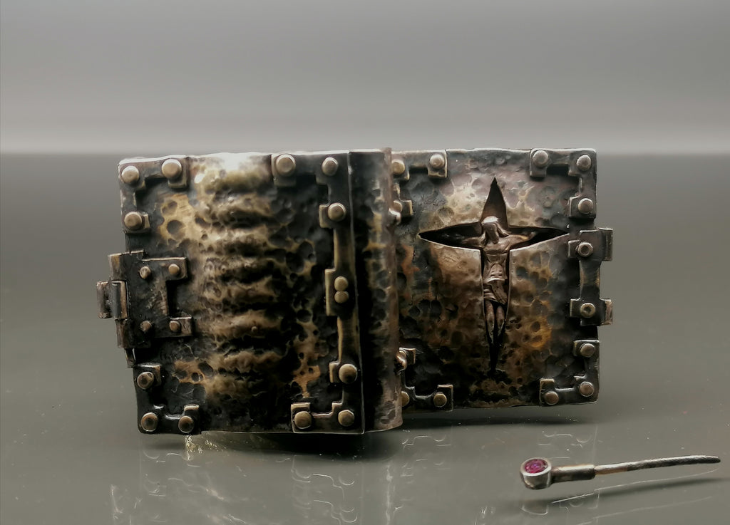 Naszyjnik srebro " KSIĄŻECZKA"