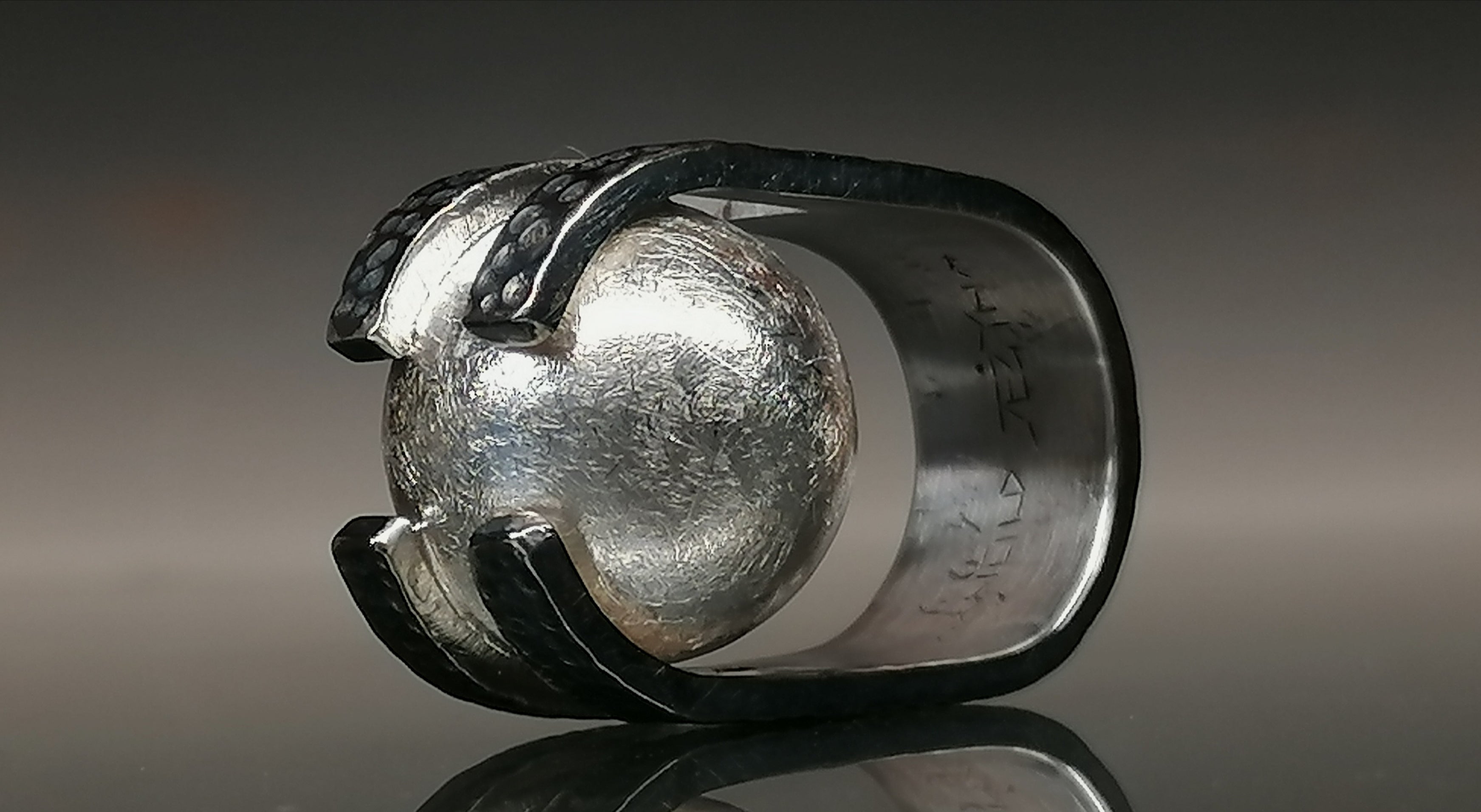 Pierścień z kulą / srebro