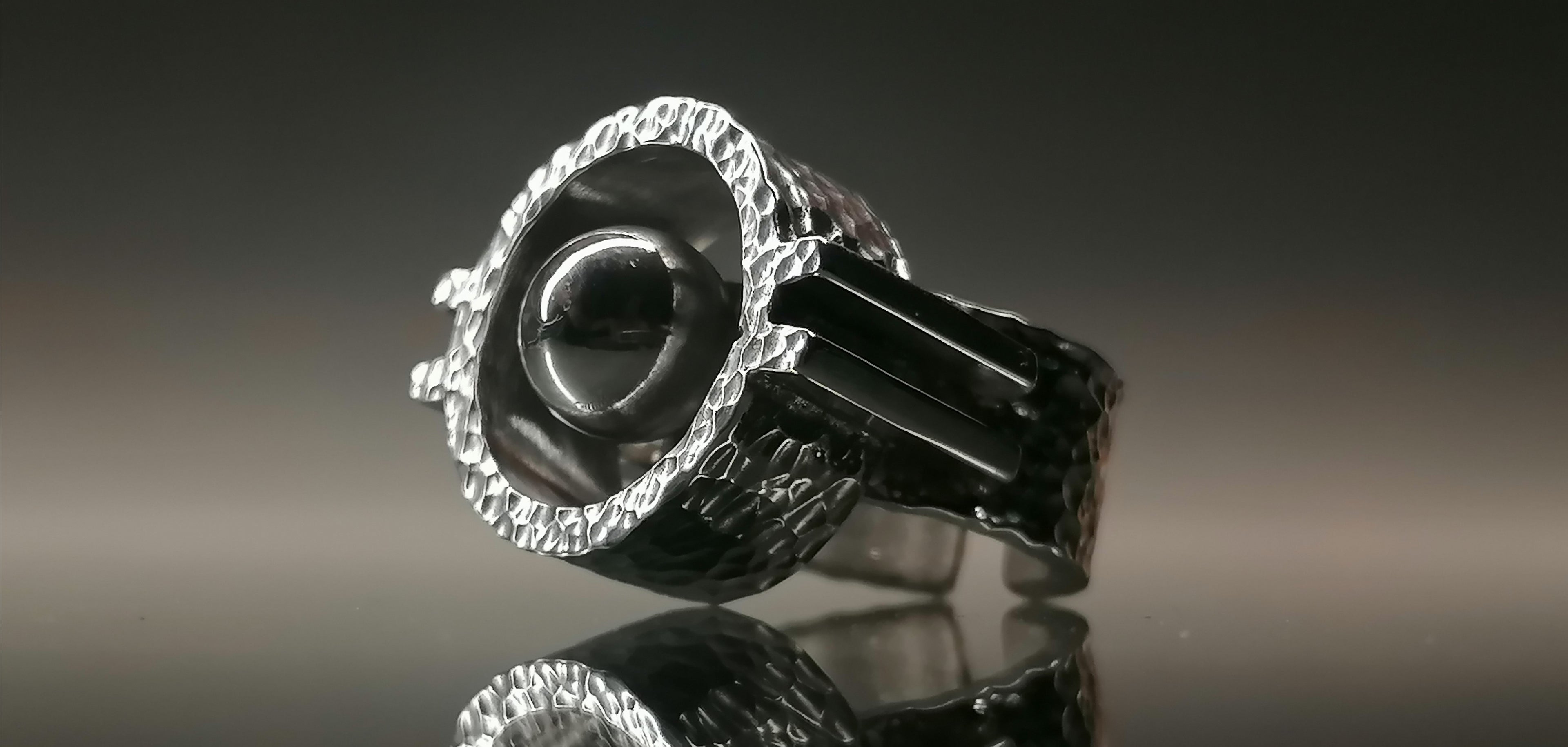 Pierścień z kulą / srebro