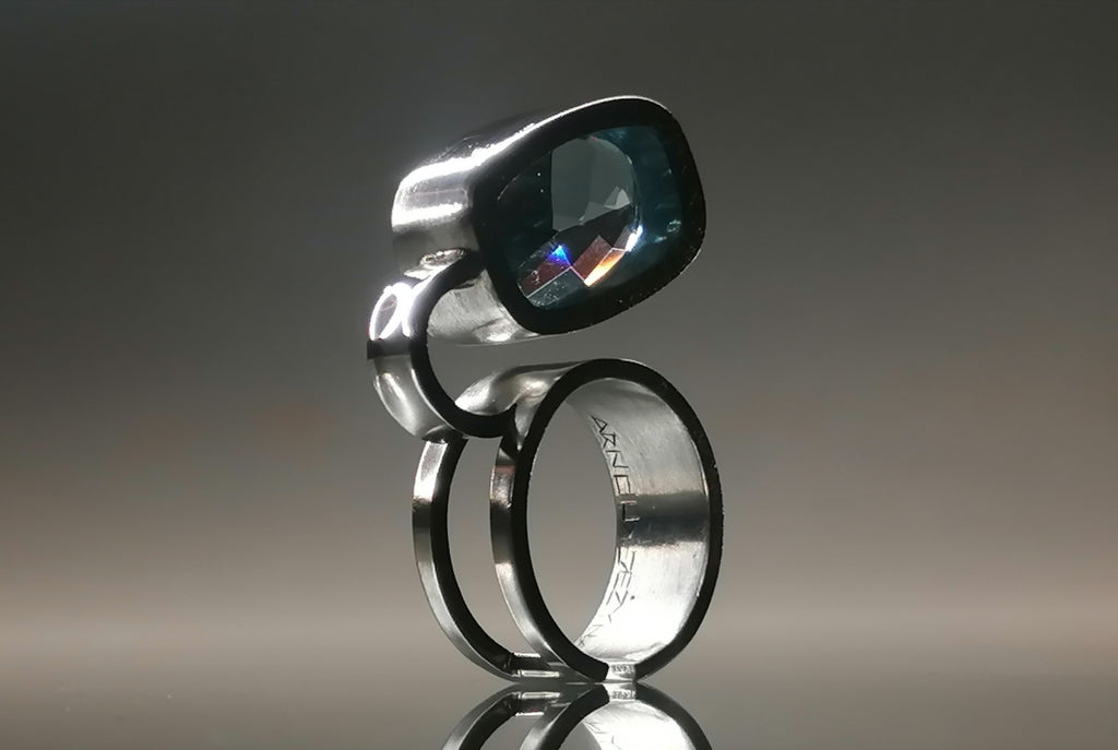 Pierścień srebro / topaz