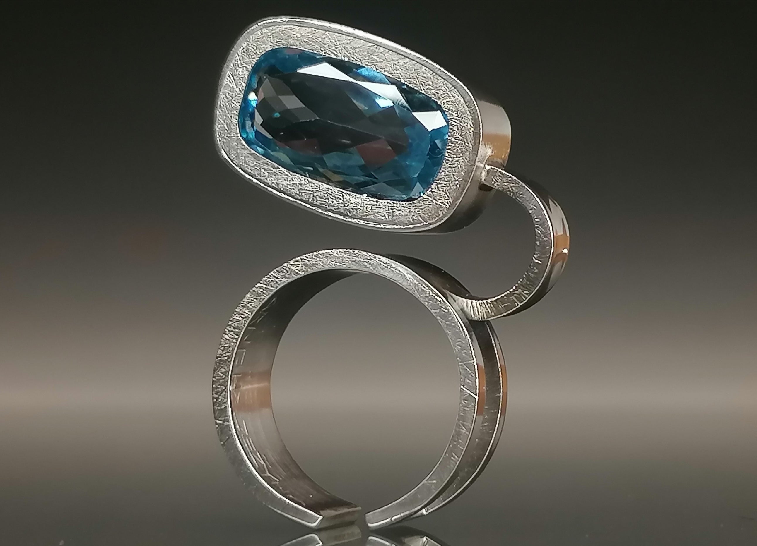 Pierścień srebro / topaz