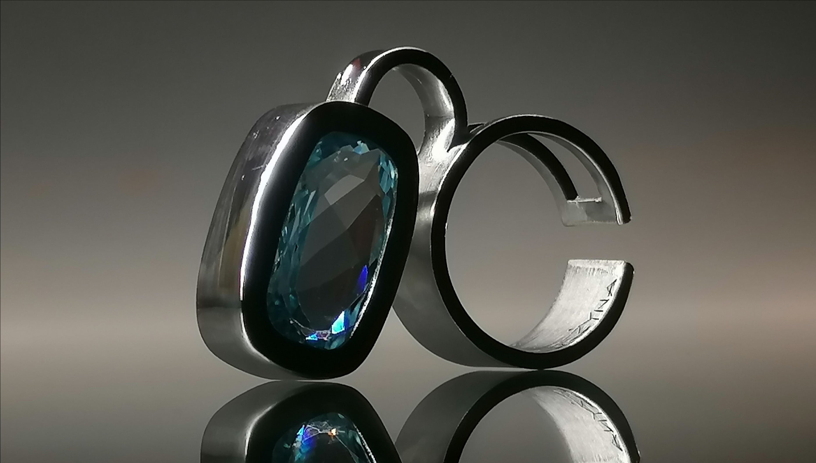 Pierścień srebro / topaz