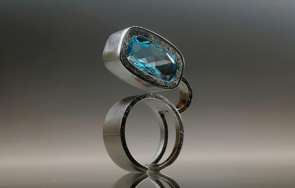 Pierścień srebro / topaz