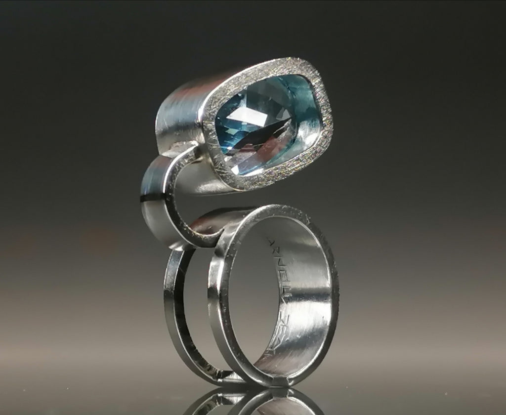 Pierścień srebro / topaz