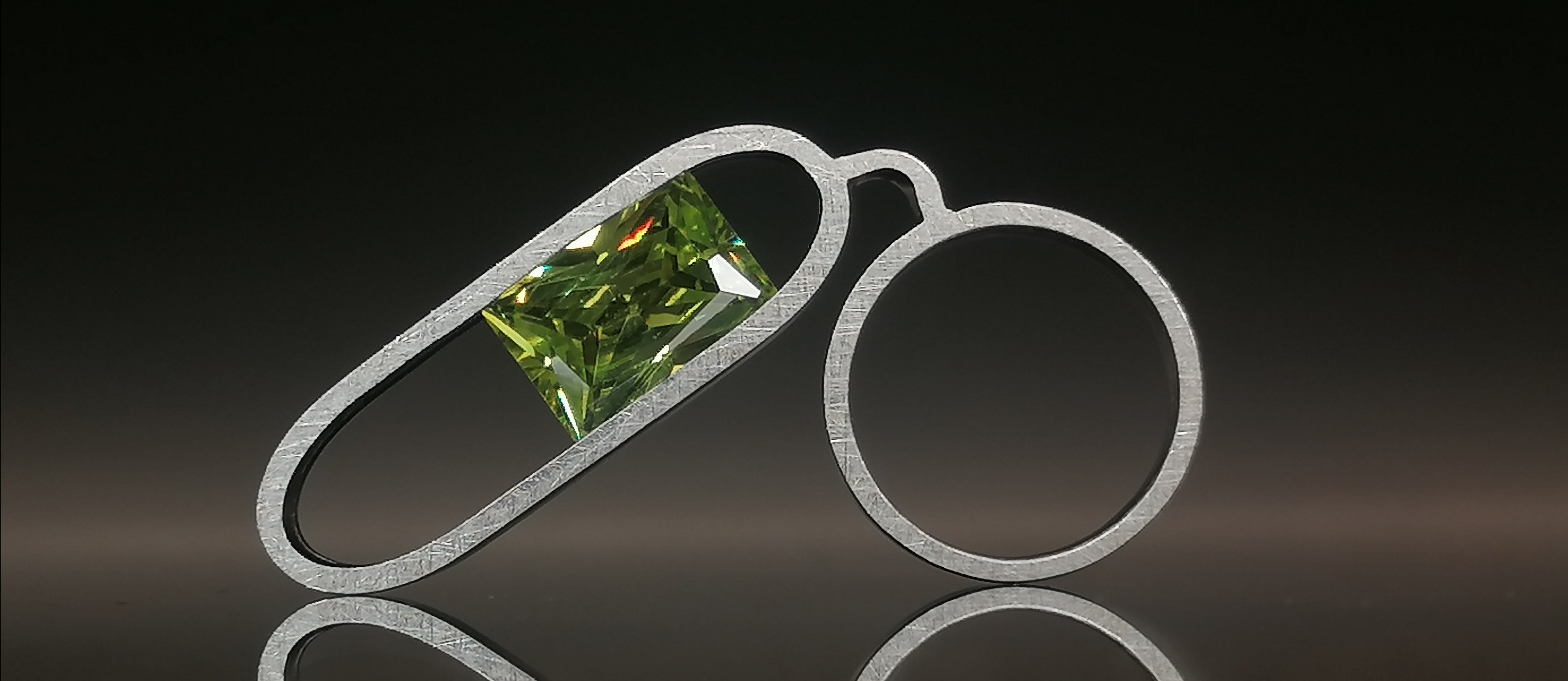 Pierścień srebro / syntetyczny oliwin