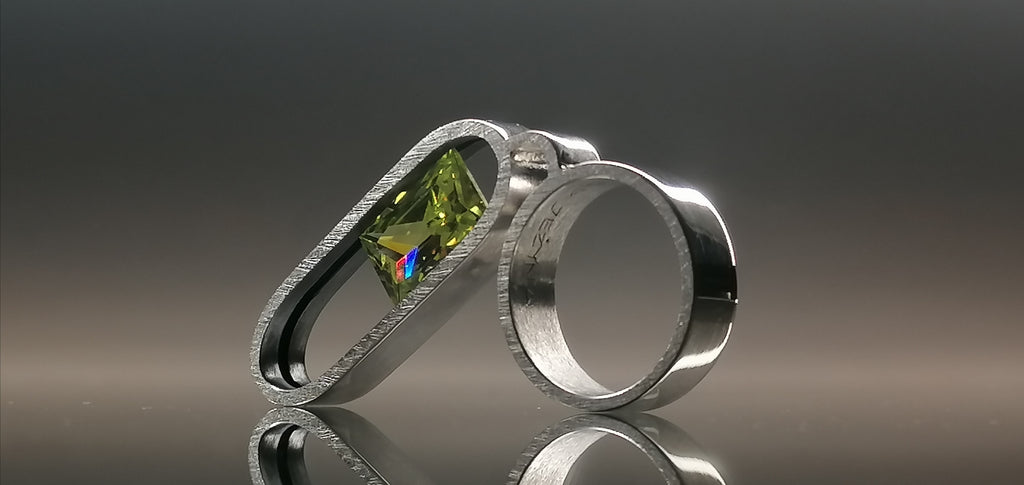 Pierścień srebro / syntetyczny oliwin