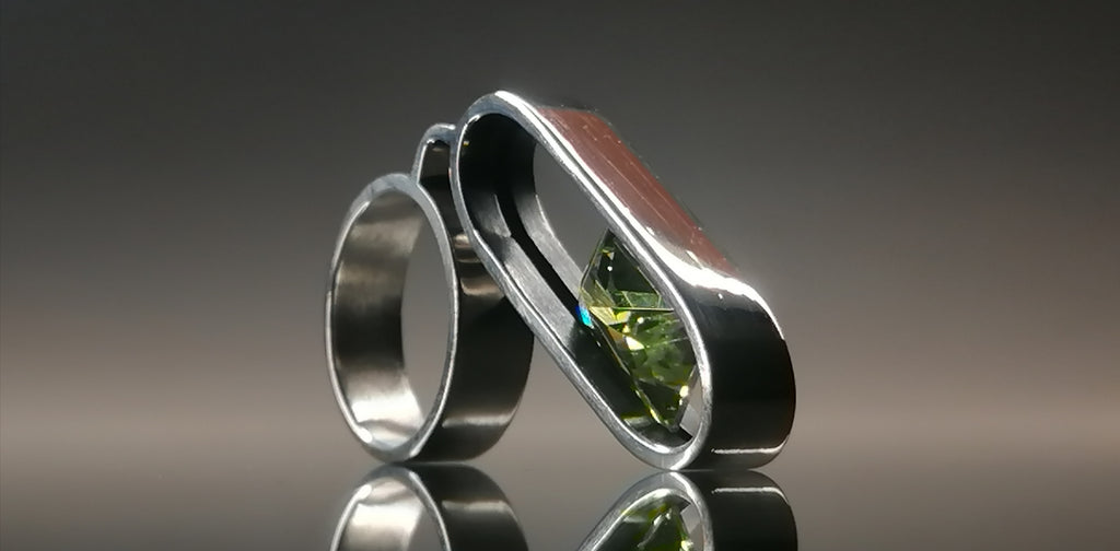 Pierścień srebro / syntetyczny oliwin