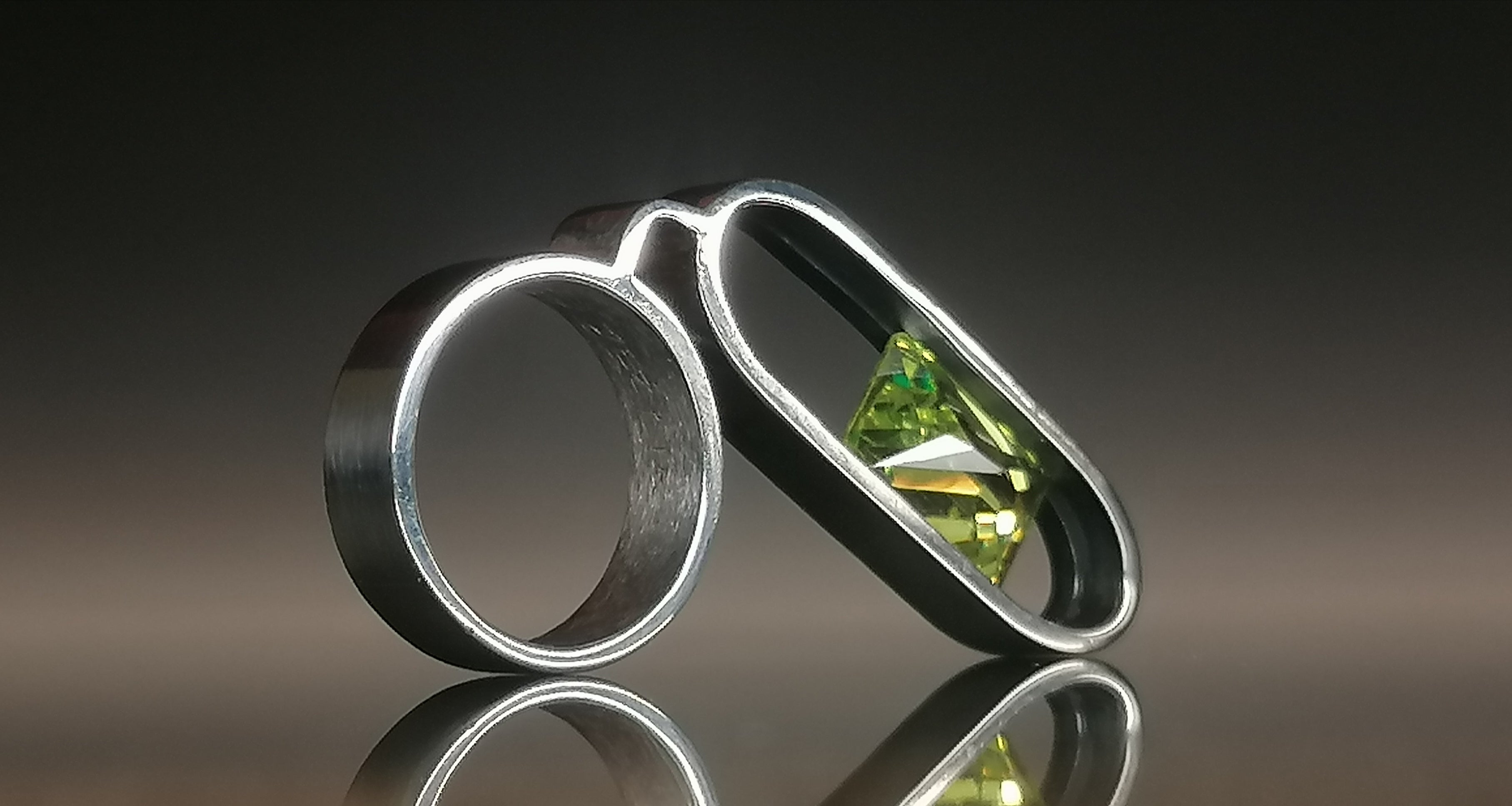 Pierścień srebro / syntetyczny oliwin