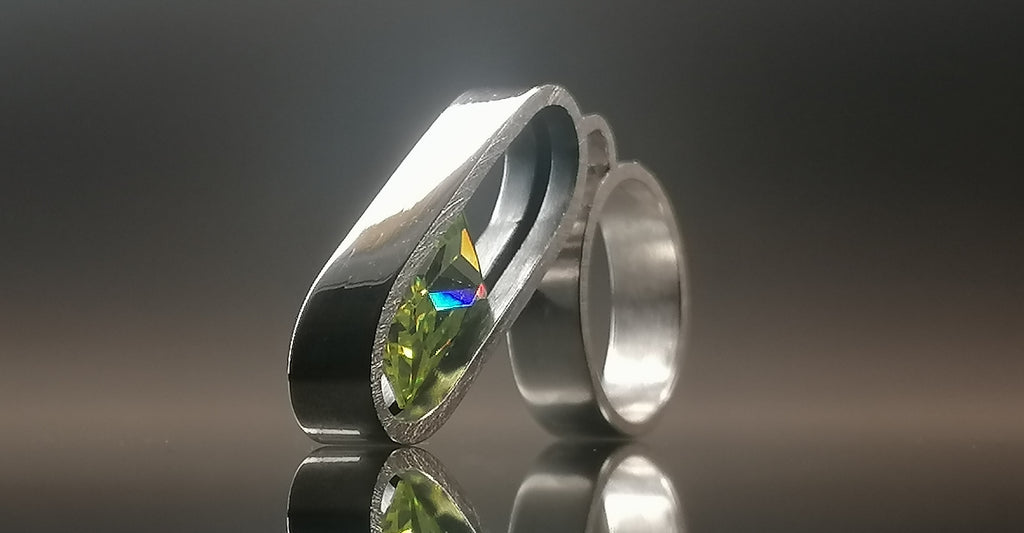 Pierścień srebro / syntetyczny oliwin