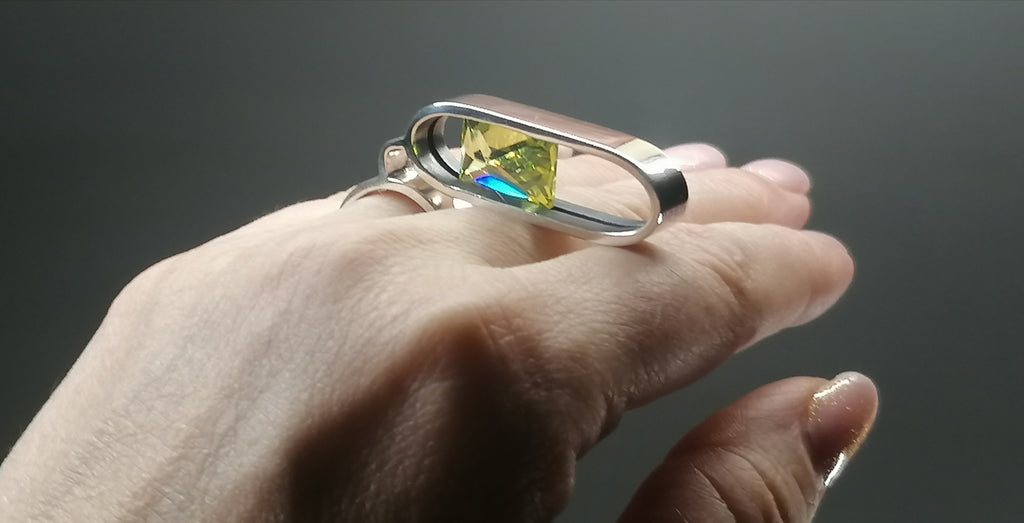 Pierścień srebro / syntetyczny oliwin