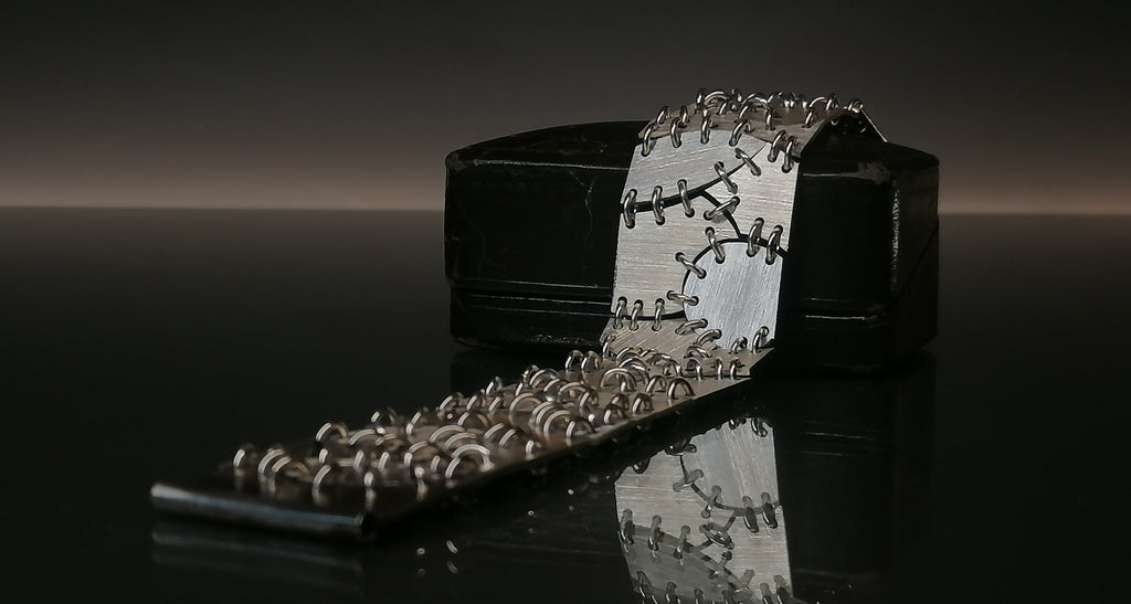 Srebrna szyta bransoleta