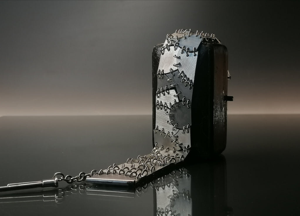 Srebrna szyta bransoleta