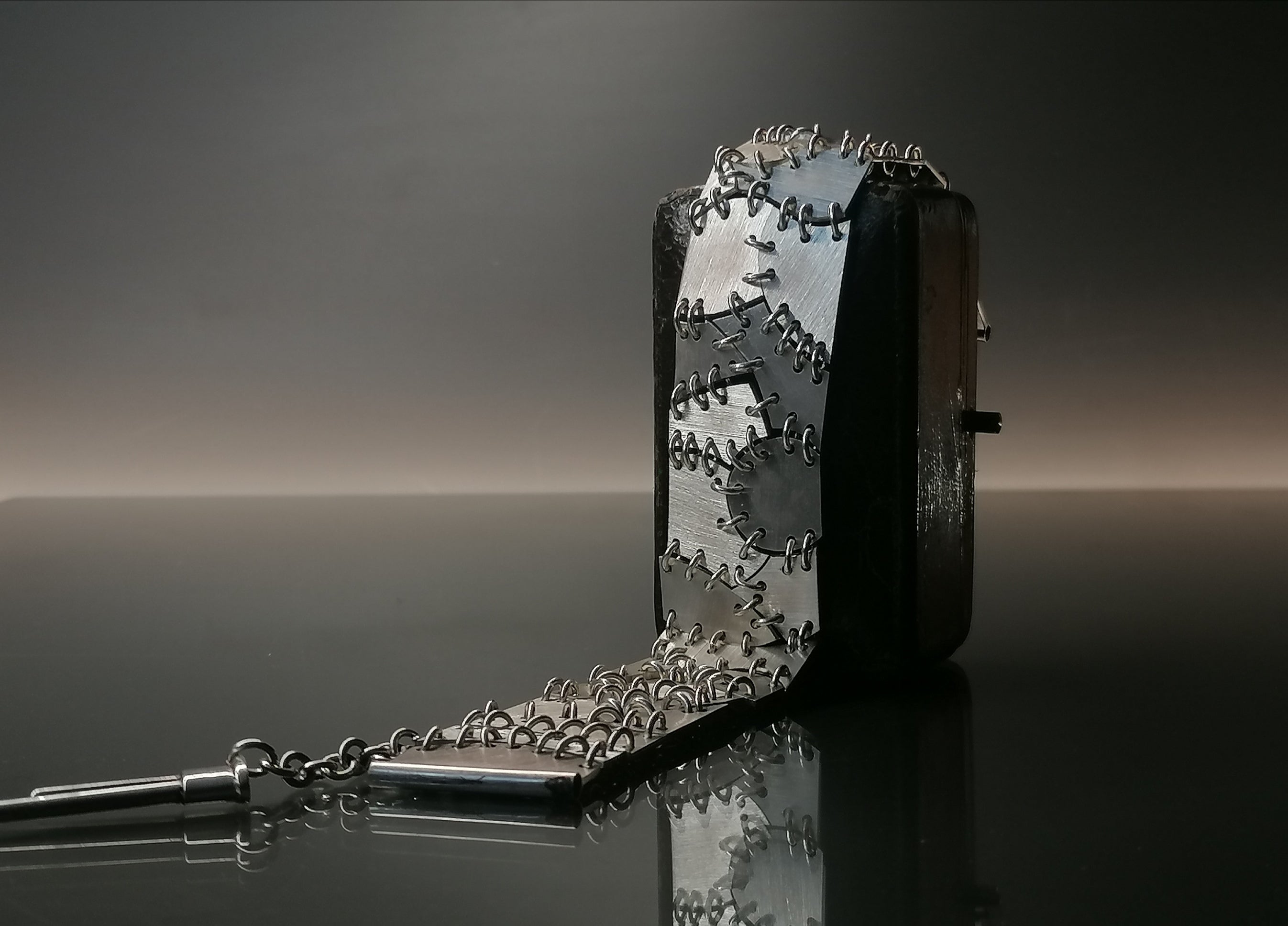 Srebrna szyta bransoleta