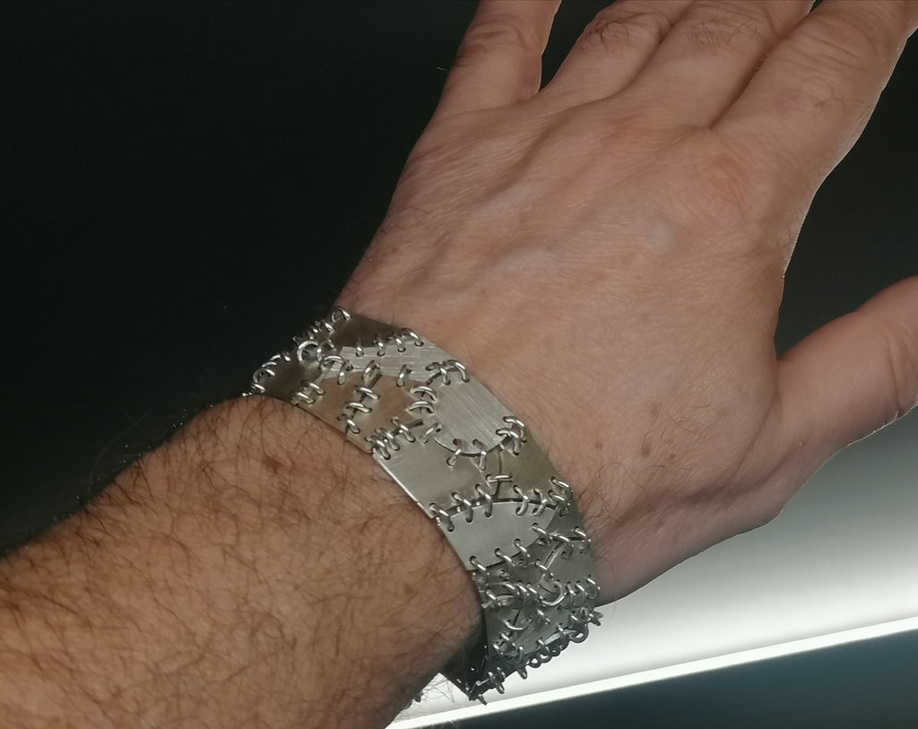 Srebrna szyta bransoleta