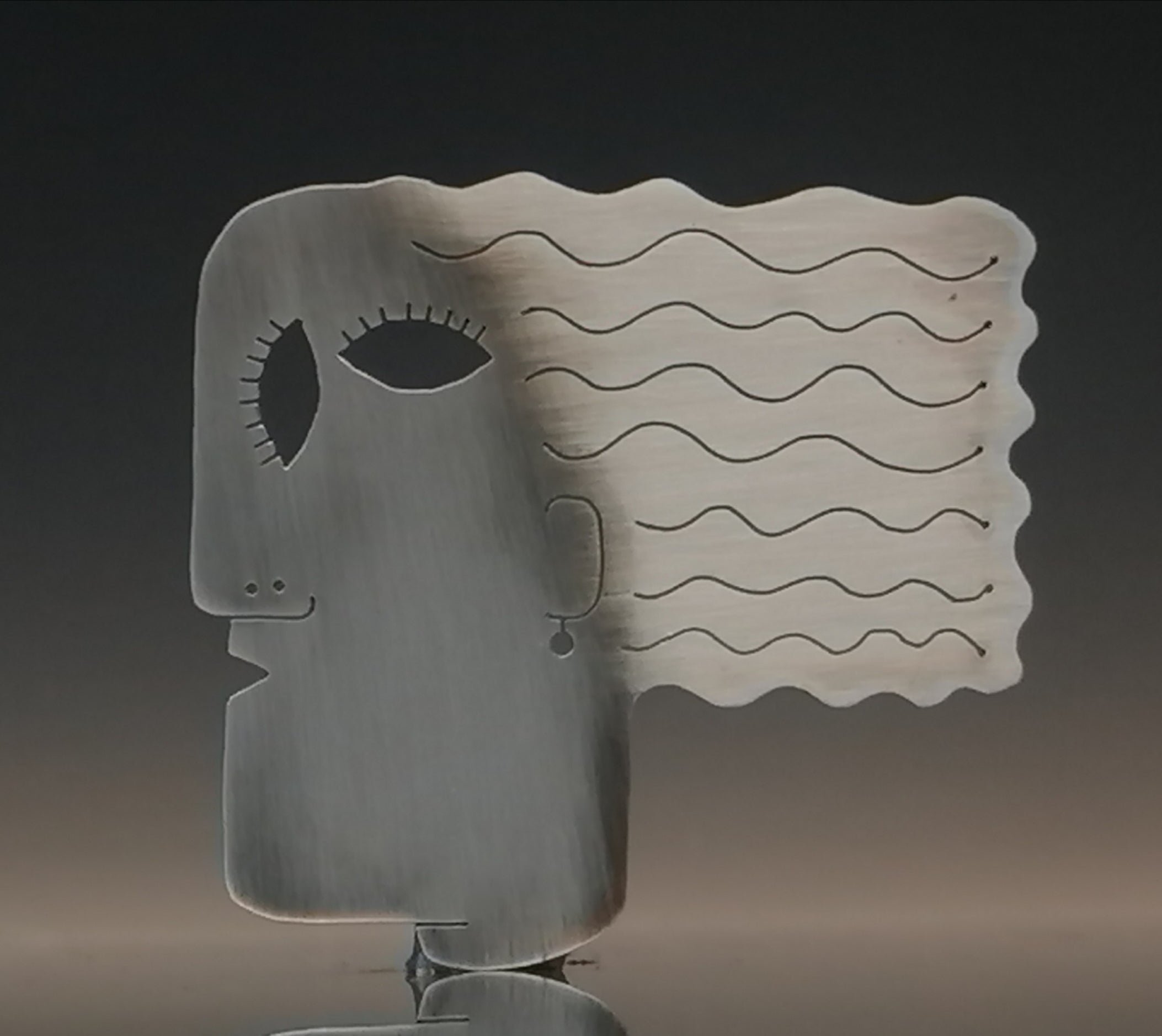 Broszka/ srebro- "Nina" - Kobieta o siwych włosach