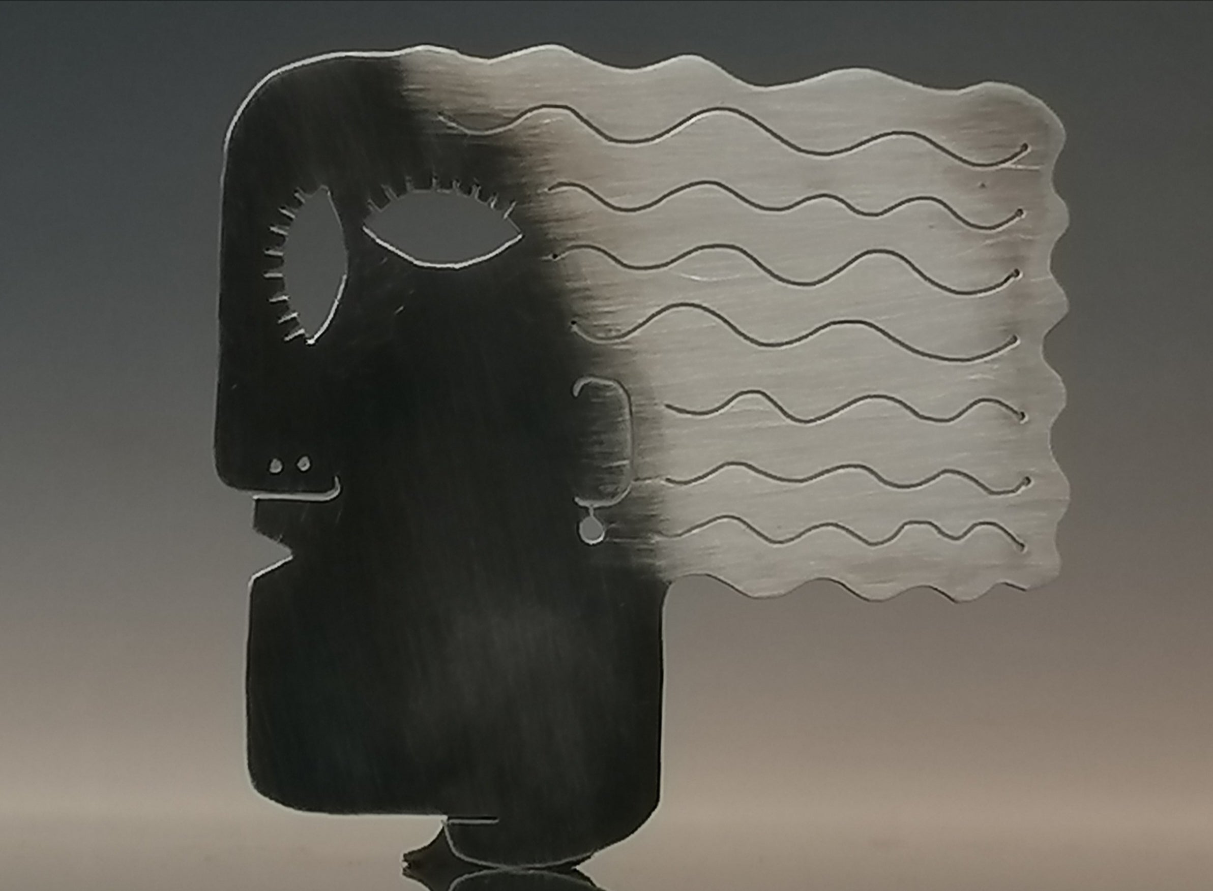 Broszka/ srebro- "Nina" - Kobieta o siwych włosach