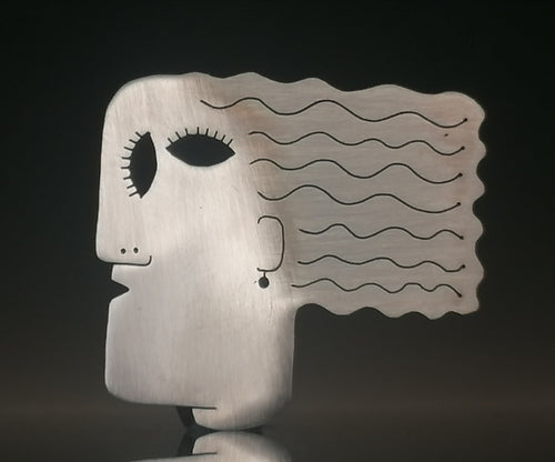 Broszka/ srebro- "Nina" - Kobieta o siwych włosach