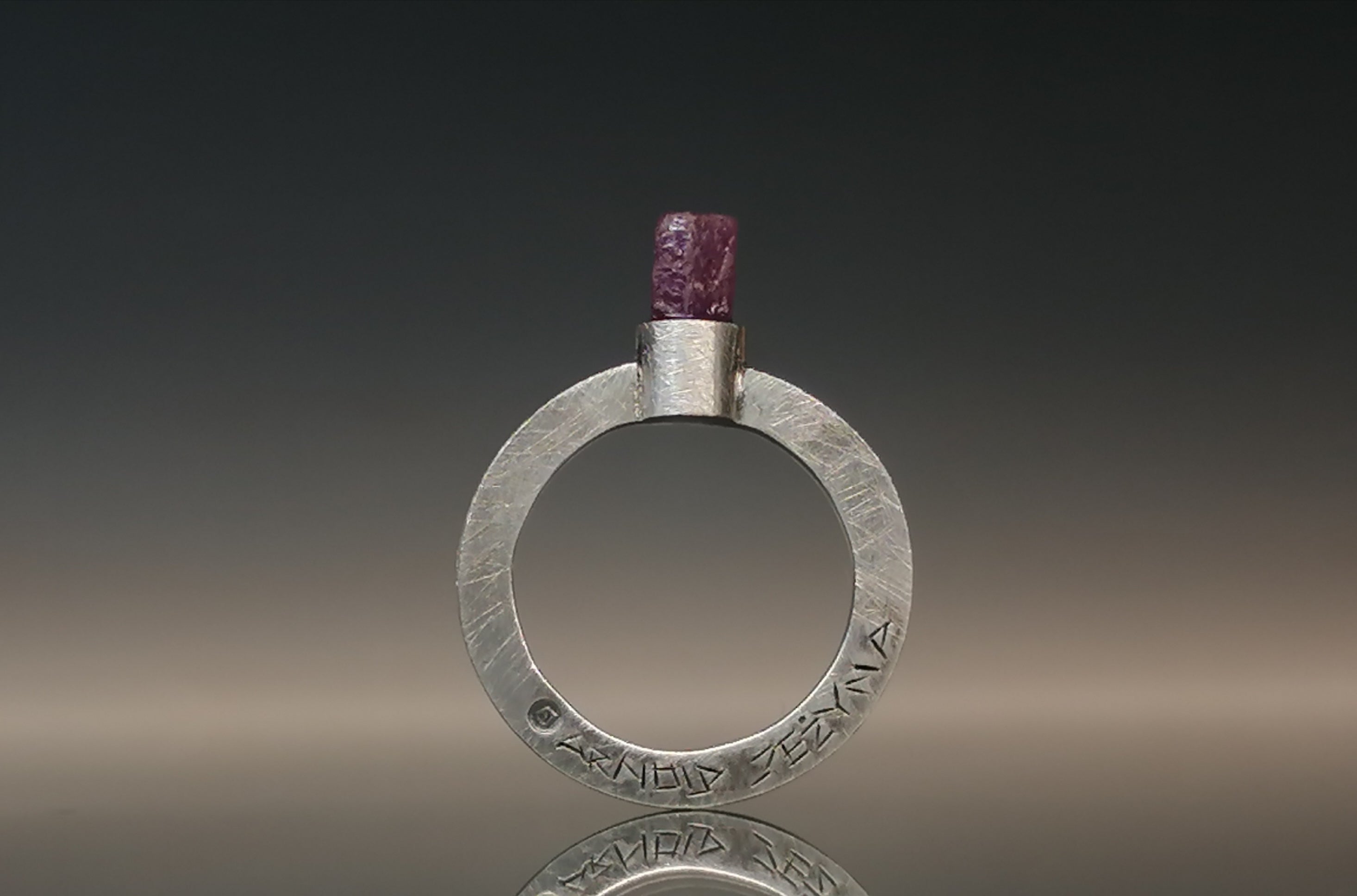 Pierścień / srebro- Rubin surowy