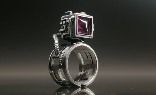 Pierścień z syntetycznym rubinem -"CUBE"